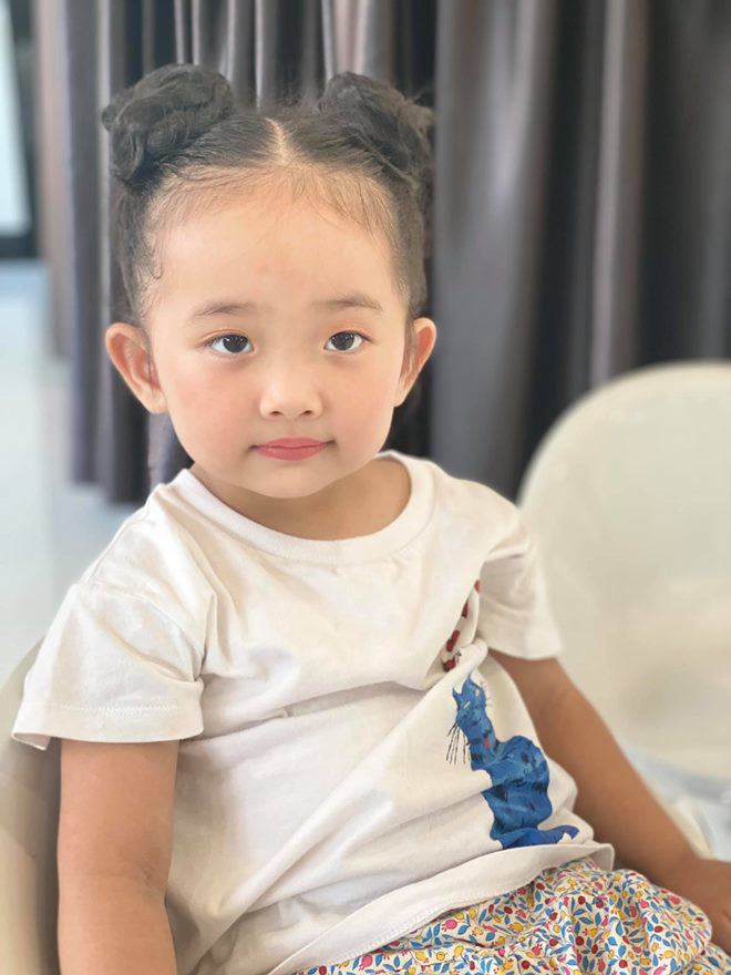 Con gái khánh thi xinh đẹp kiêu sa chụp ảnh với mẹ nhưng không cười đúng kiểu mợ chảnh - 13