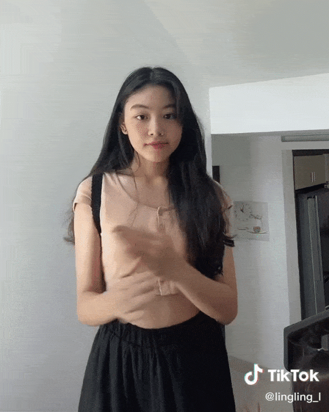 Con gái quyền linh diện croptop nhảy tiktok khoe cơ bụng săn chắc - 6