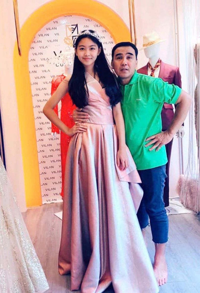 Con gái quyền linh diện croptop nhảy tiktok khoe cơ bụng săn chắc - 9