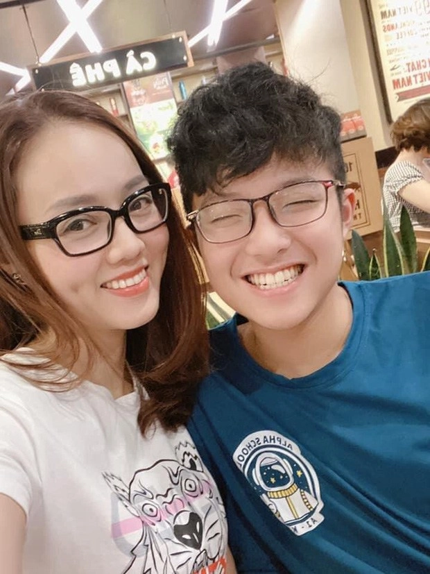Con trai mừng sinh nhật công lý trong bệnh viện mc thảo vân nói lời tình cảm với bố tít - 6