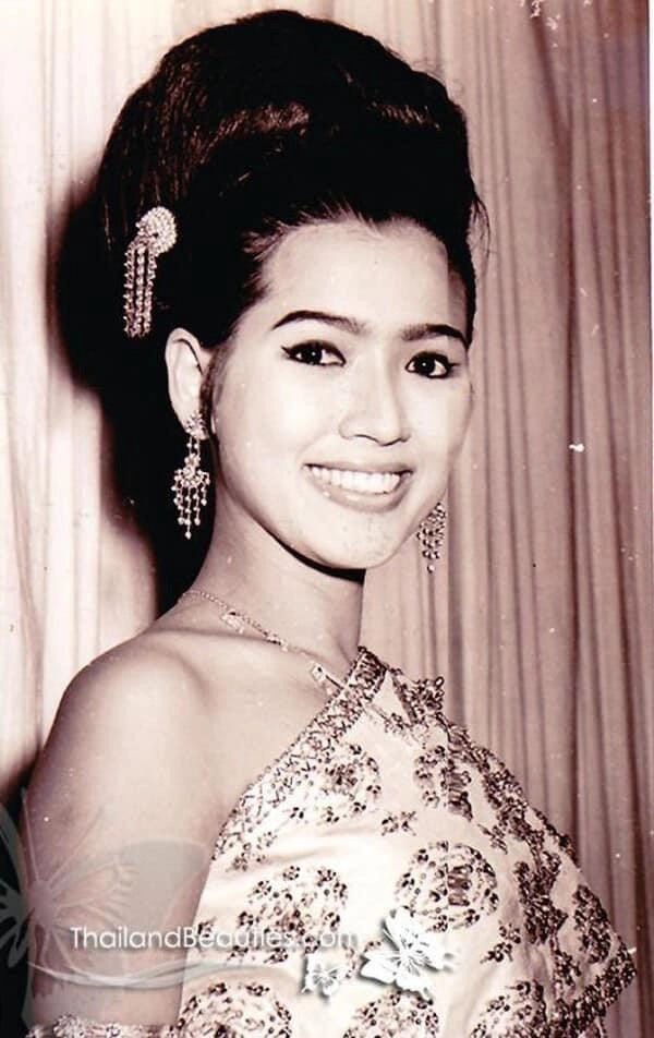 Fan gọi hoa hau đo thi ha la ho hang cua mot huyen thoai sac đep quoc te - 2