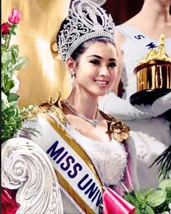 Fan gọi hoa hau đo thi ha la ho hang cua mot huyen thoai sac đep quoc te - 10