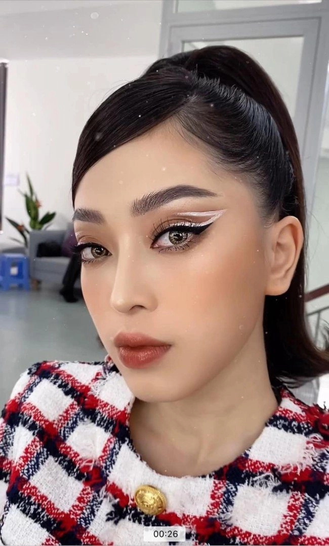Hoi my nhan viet me man kieu ke eyeliner lo lung dự đoán là hot trend cho hè này - 6