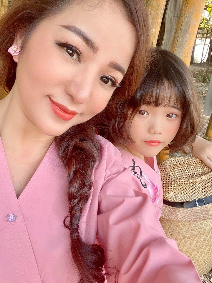 Khóa cửa nhà 10 tỷ ở việt nam thúy nga cùng con gái sống sang chảnh ở biệt thự mỹ - 1