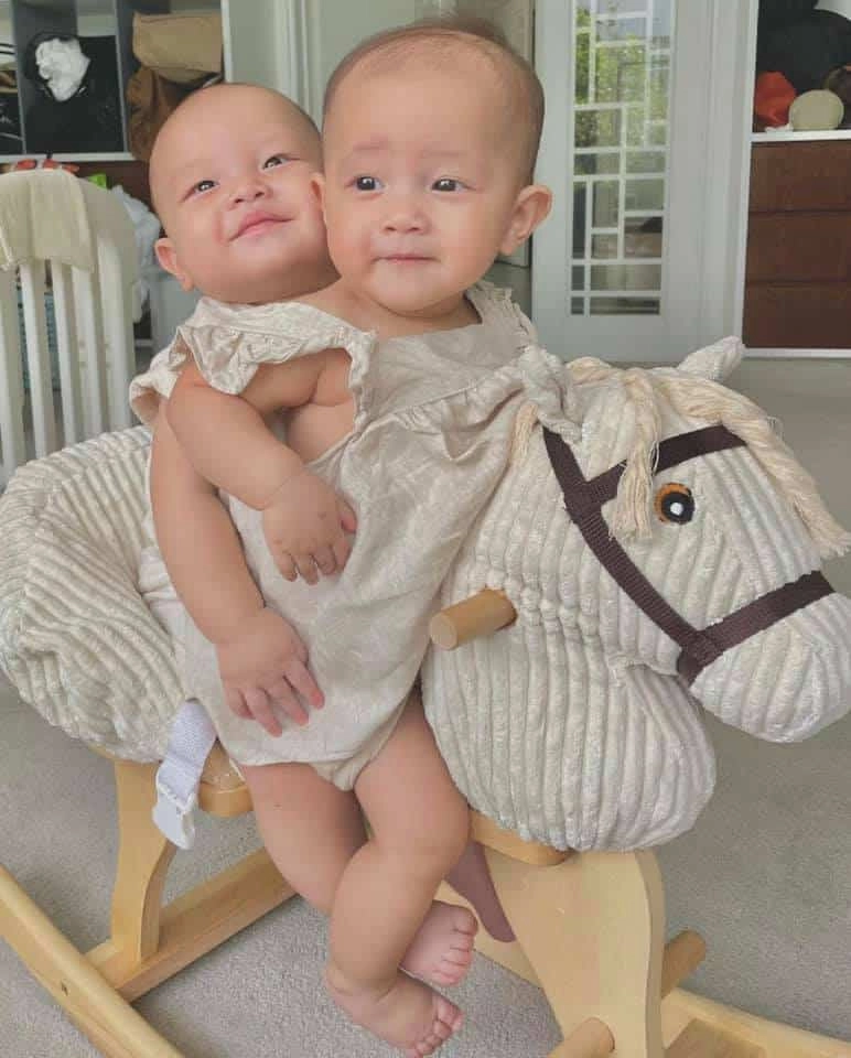 Khoảnh khắc ngọt rụng tim của cặp anh chị em nhà sao việt bố mẹ nhìn là muốn đẻ thêm - 2