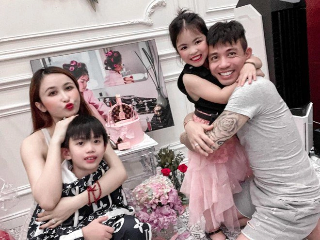 Không phải con gái cường đôla hay lisa nhà hà hồ bé gái này mới là tay chơi đồ hiệu - 2