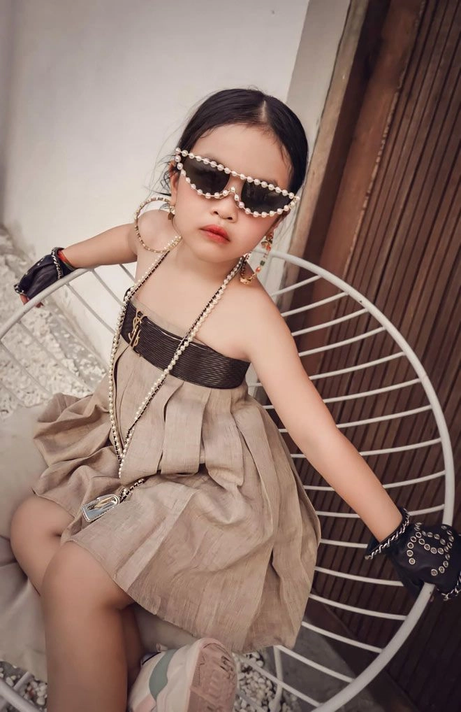 Không phải con gái cường đôla hay lisa nhà hà hồ bé gái này mới là tay chơi đồ hiệu - 5