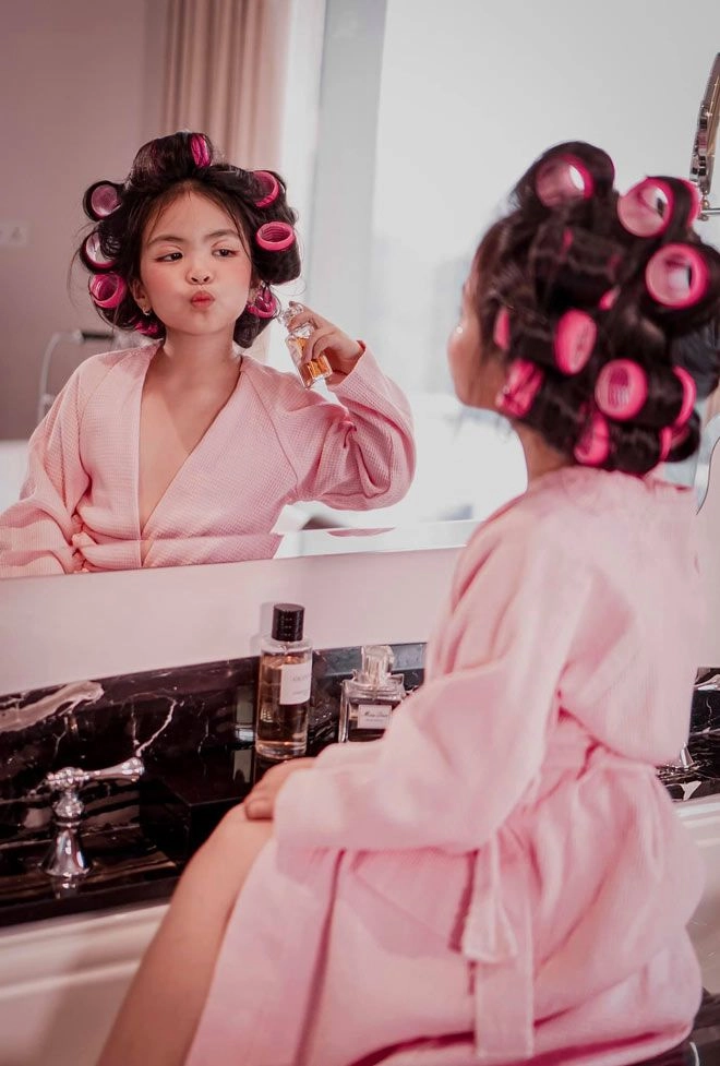 Không phải con gái cường đôla hay lisa nhà hà hồ bé gái này mới là tay chơi đồ hiệu - 13