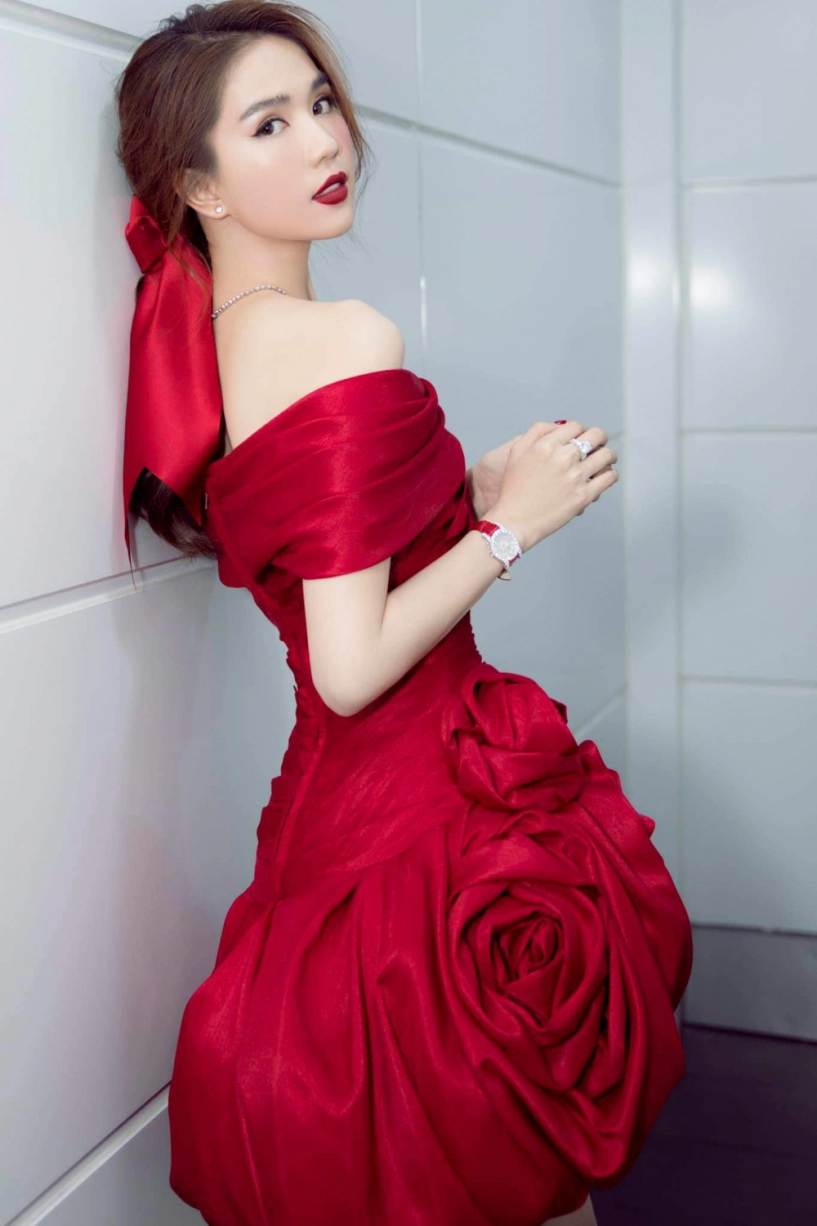 Loạt mỹ nhân bất chấp nguy hiểm bơm chất làm trắng da để vịt hóa thiên nga - 1