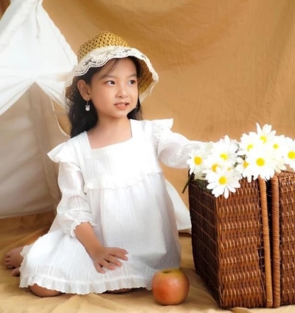 Lúc nhỏ nhút nhát con gái chủ tiệm giặt sấy sài gòn oanh tạc sàn diễn thời trang thượng hải - 6