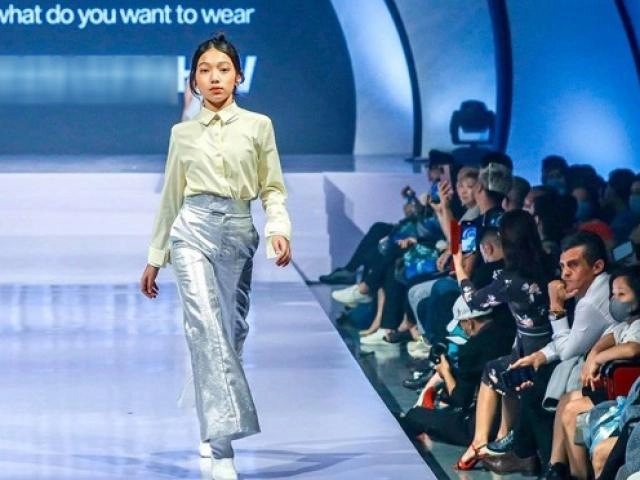 Lúc nhỏ nhút nhát con gái chủ tiệm giặt sấy sài gòn oanh tạc sàn diễn thời trang thượng hải - 11
