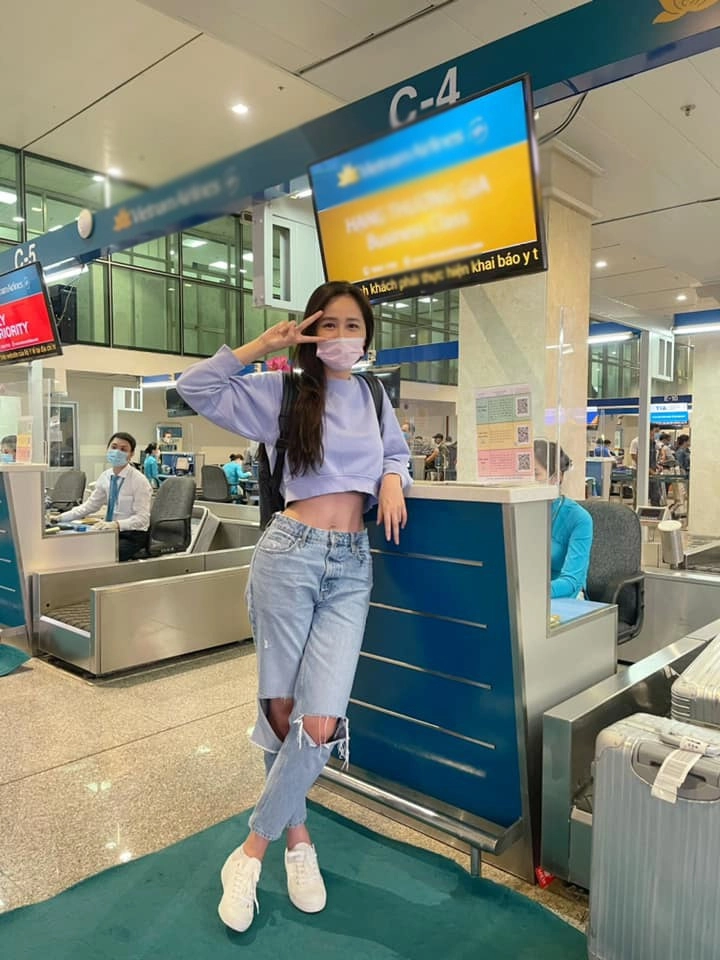 Mai phương thúy diện chiếc quần rách bươm nhưng ai nấy chỉ tập trung vào cơ bụng lấp ló - 1