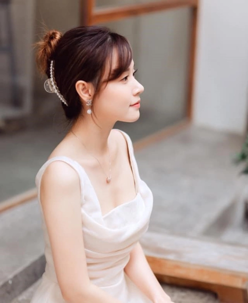 Midu ép cân đến báo động chụp hình khoe thành quả mà xương chân biểu tình - 5