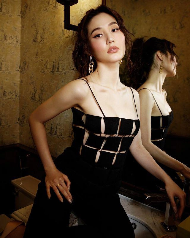 Nữ diễn viên mê hở bạo thú tội chân to thô kệch miệt mài làm điều này để bóp dáng - 2