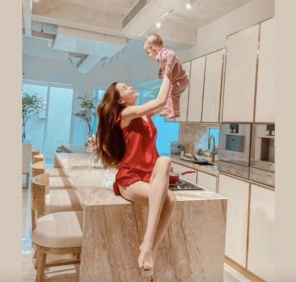 Ở biệt thự 30 tỷ thuộc khu đất vàng giữa sài gòn con trai hồ ngọc vẫn gặp nguy hiểm - 1