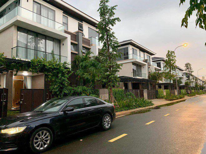 Ở biệt thự 30 tỷ thuộc khu đất vàng giữa sài gòn con trai hồ ngọc vẫn gặp nguy hiểm - 5