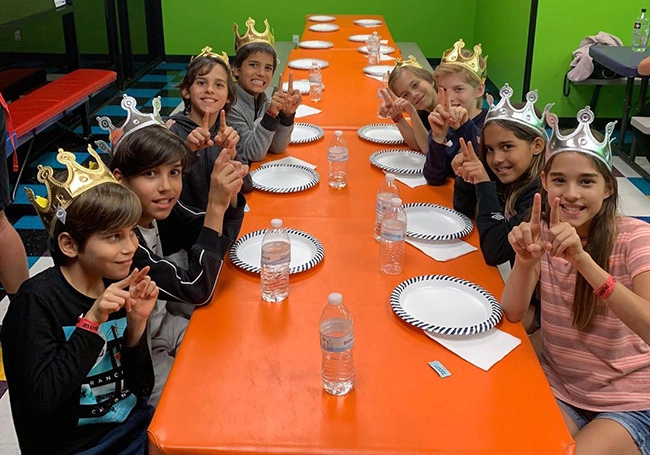 Sinh 14 con nhờ xin giống từ nhiều đàn ông bà mẹ về dáng đẹp 14 con chỉ ăn rau - 4