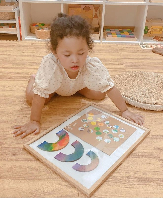 Tiểu thư hà thành tình cảm vớichồng châu phi trong xe hơicon gái ngồi ghế sau phát hiện - 8