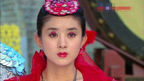 Triệu lệ dĩnh rõ ràng là xinh nhưng không biết bao lần bị makeup dìm thê thảm - 1