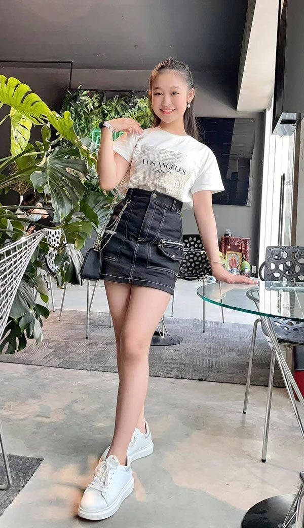 Ăn mặc hiện đại nhưng thiên thần bảo ngọc vẫn không bỏ quên chiếc áo cội nguồn này - 8