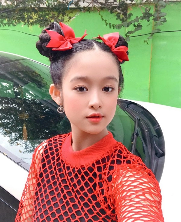 Ăn mặc hiện đại nhưng thiên thần bảo ngọc vẫn không bỏ quên chiếc áo cội nguồn này - 9