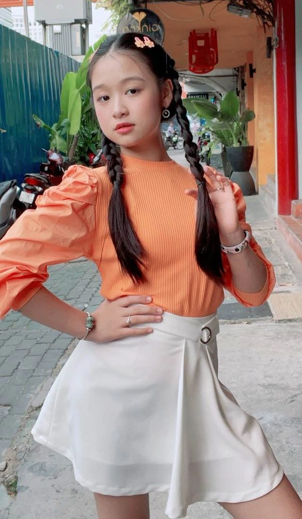 Ăn mặc hiện đại nhưng thiên thần bảo ngọc vẫn không bỏ quên chiếc áo cội nguồn này - 11