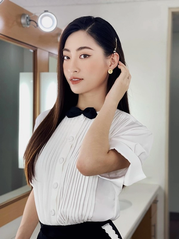 Bị chê ăn mặc phản cảm hoa hậu có số đo đẹp nhất vbiz đóng thùng kín cổng cao tường - 1