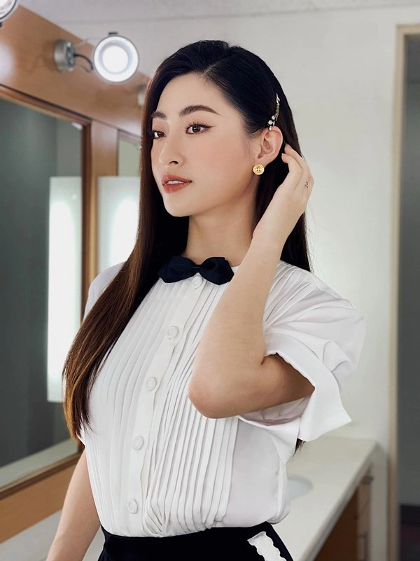 Bị chê ăn mặc phản cảm hoa hậu có số đo đẹp nhất vbiz đóng thùng kín cổng cao tường - 2