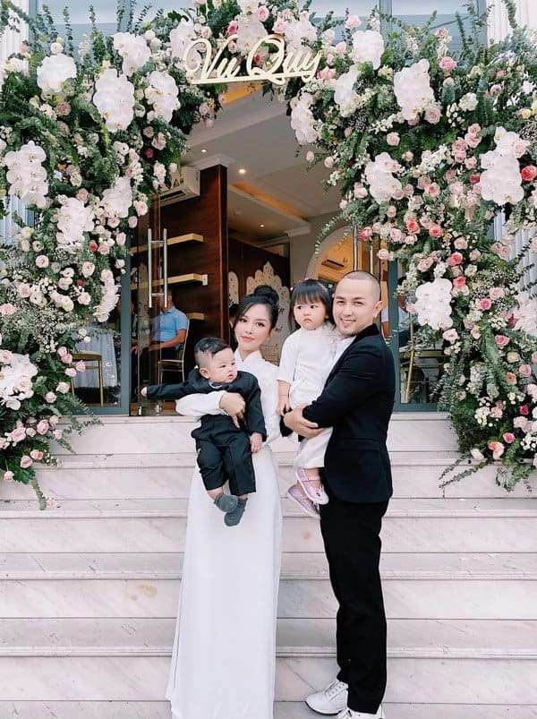 Cảnh bỉm sữa sang chảnh của chị dâu bảo thy hai con cũng ngập trong đồ hiệu - 3