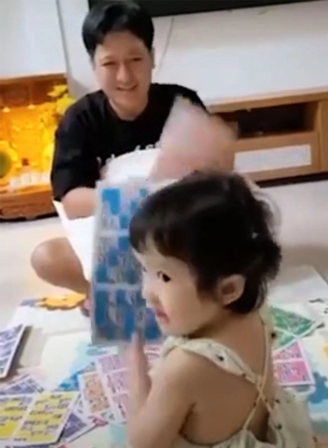 Con gái trường giang nhã phương lộ mặt sau 2 năm giấu kín nhan sắc ái nữ đáng chú ý - 2