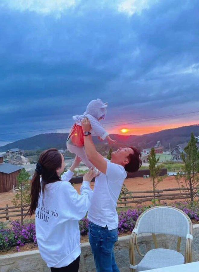 Con gái trường giang nhã phương lộ mặt sau 2 năm giấu kín nhan sắc ái nữ đáng chú ý - 7