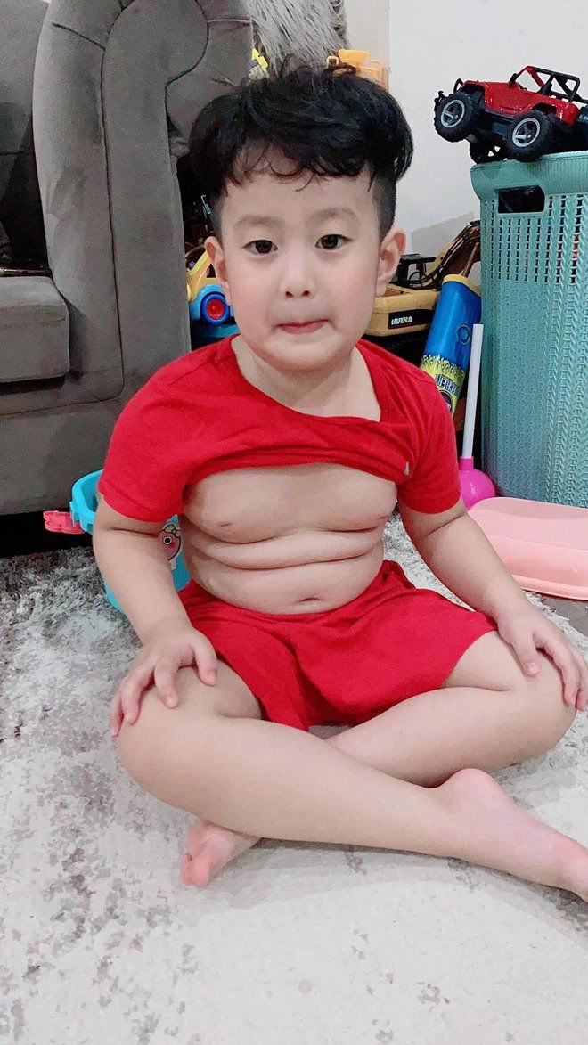 Con trai lớn bụ bẫm đẹp trai giống bố việt anh khen nức nở vợ cũ thẳng thắn đáp trả - 1
