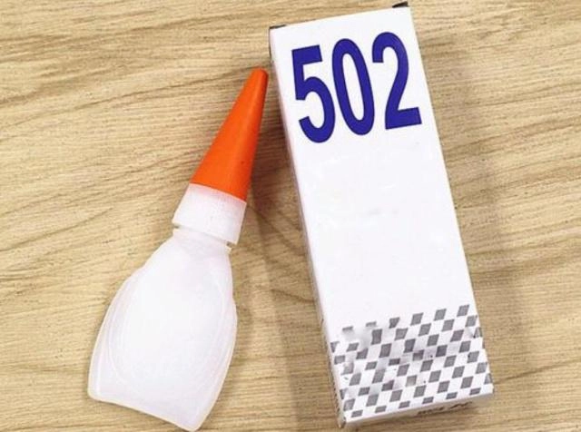 Con trai nhỏ keo 502 vào mắt mẹ xịt thêm thứ này vào bác sĩ khen quá thông minh - 2