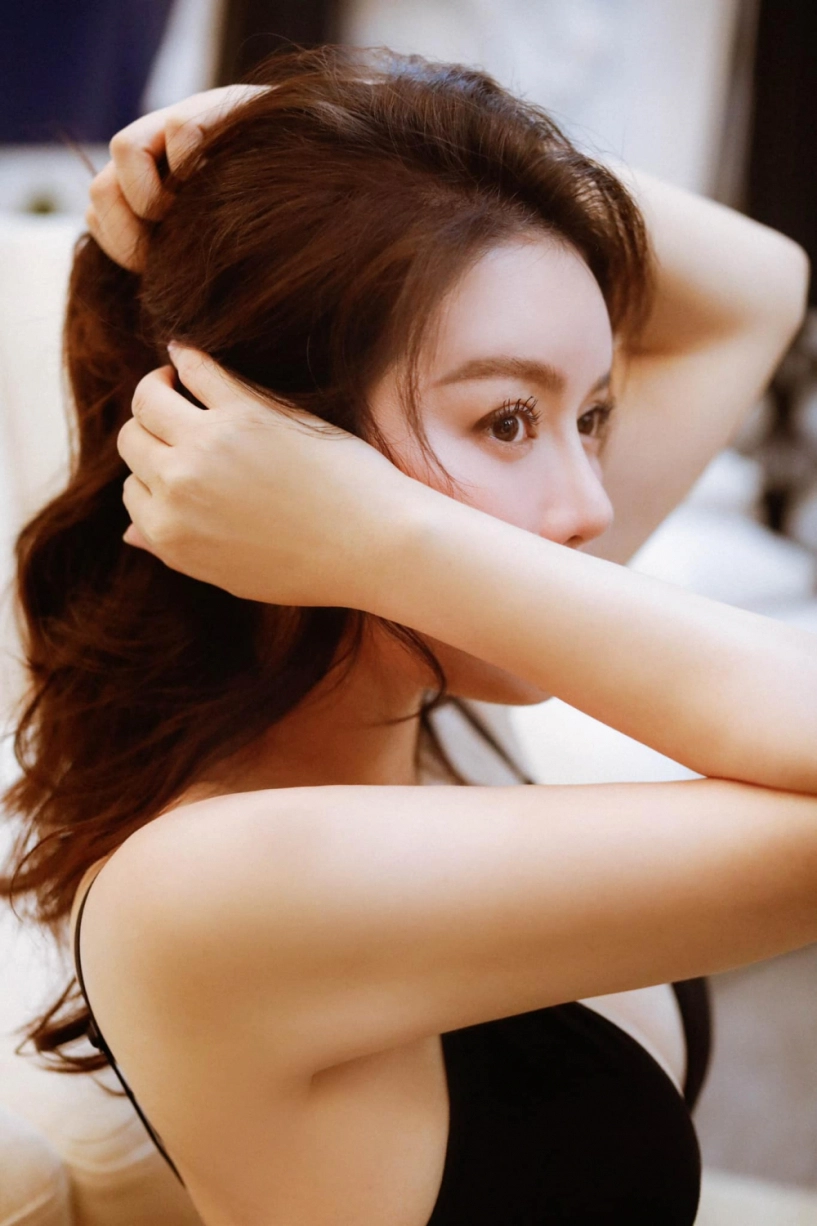Đang già khụ hoá gái trẻ lý nhã kỳ khoe luôn vai thon khác xa body lực sĩ ngày nào - 6