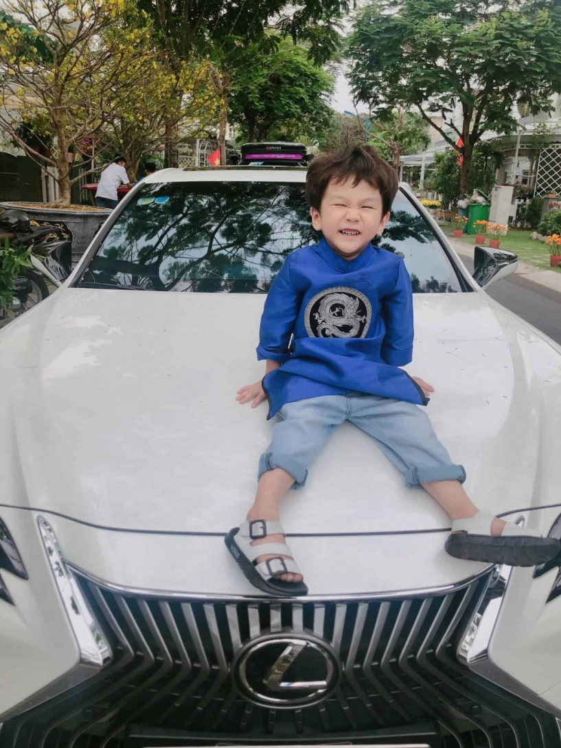 Đứa trẻ lâm khánh chi tốn 1 tỷ nhờ người đẻ hộ càng lớn càng đẹp toàn dùng đồ hiệu - 5