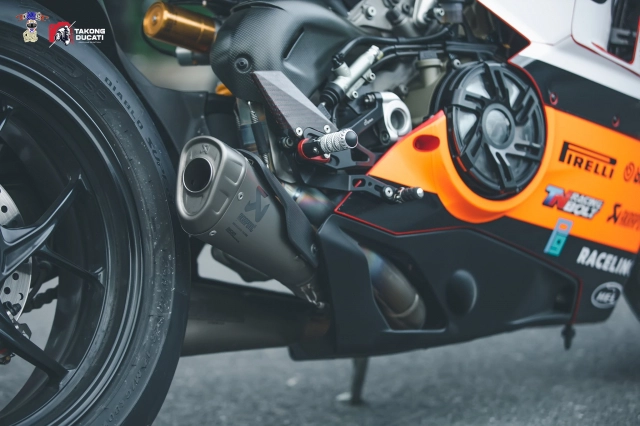Ducati panigale v4 s độ chỉnh chu với màu sắc hoàn toàn mới - 10