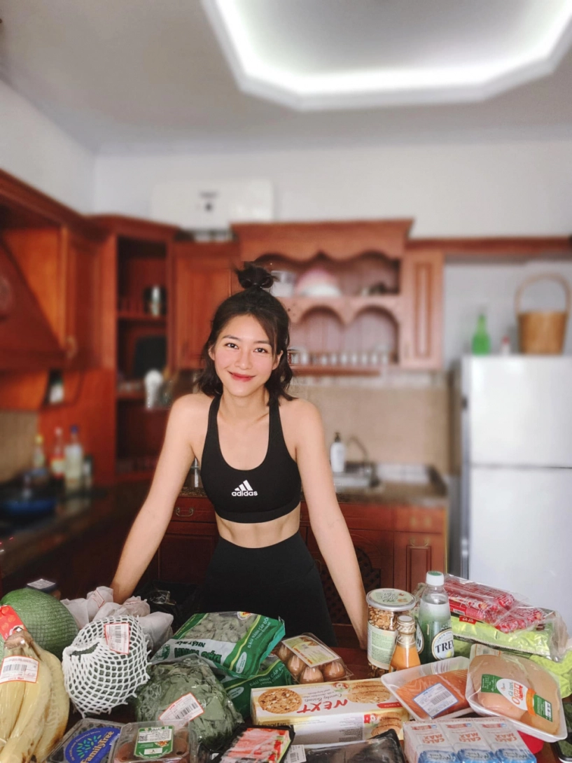 Khả ngân khoe khéo body đặc biệt vòng 3 ấn tượng hậu ốm đau tiêm chích rạc người - 10
