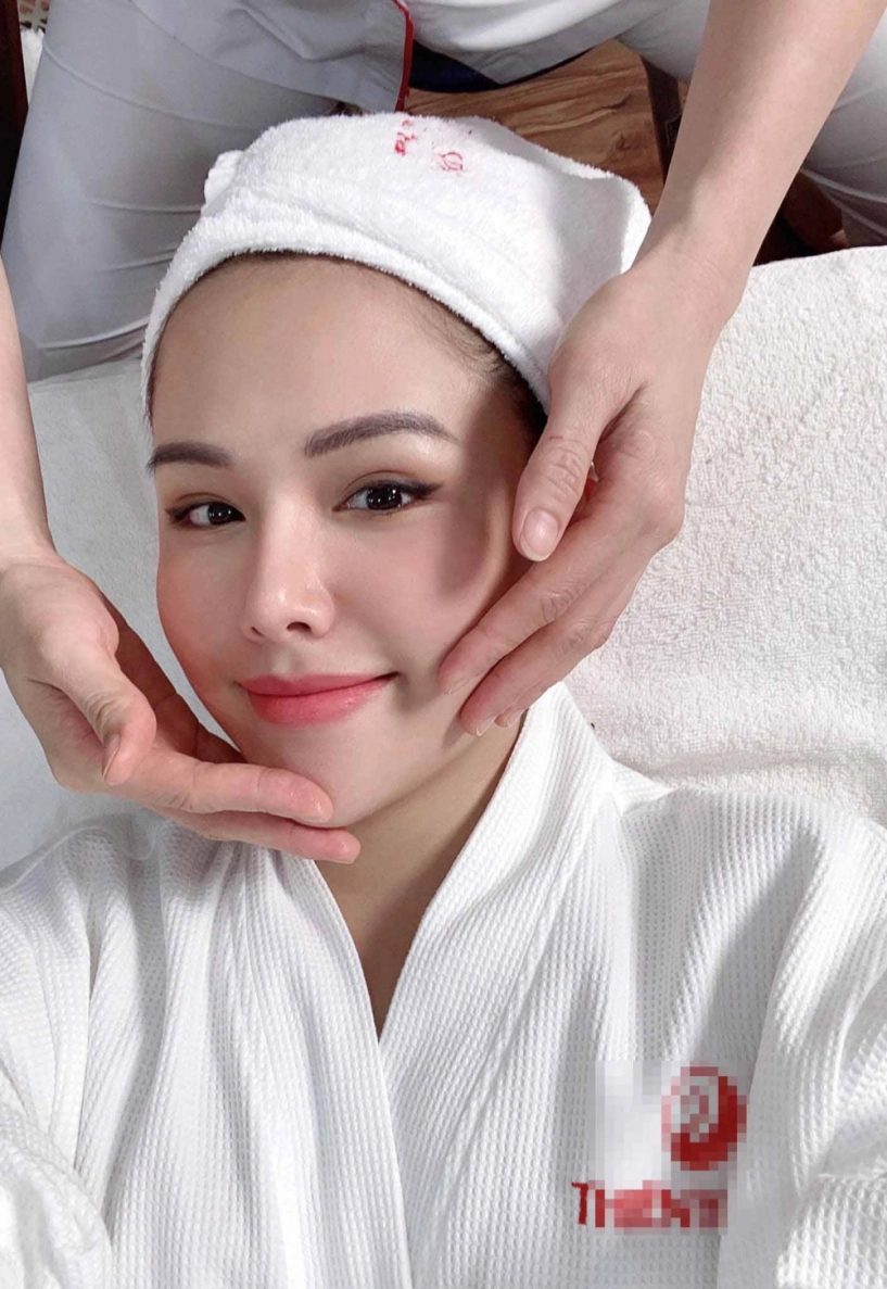 Khoe tài make-up sắc nét phanh lee hé lộ bí mật làn da mộc khi làm dâu hào môn - 7