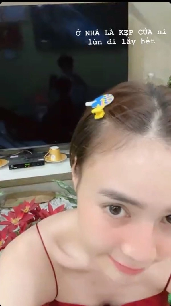 Làm điệu bằng phụ kiện của cháu gái nhan sắc lan ngọc sẽ ra sao - 1