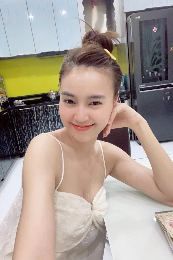Làm điệu bằng phụ kiện của cháu gái nhan sắc lan ngọc sẽ ra sao - 3