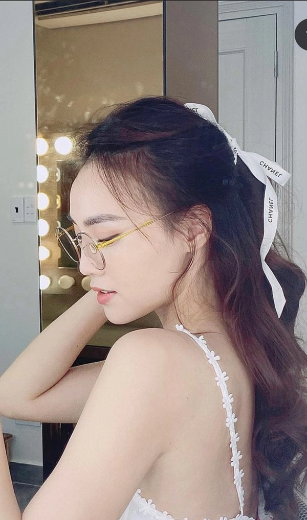 Làm điệu bằng phụ kiện của cháu gái nhan sắc lan ngọc sẽ ra sao - 7