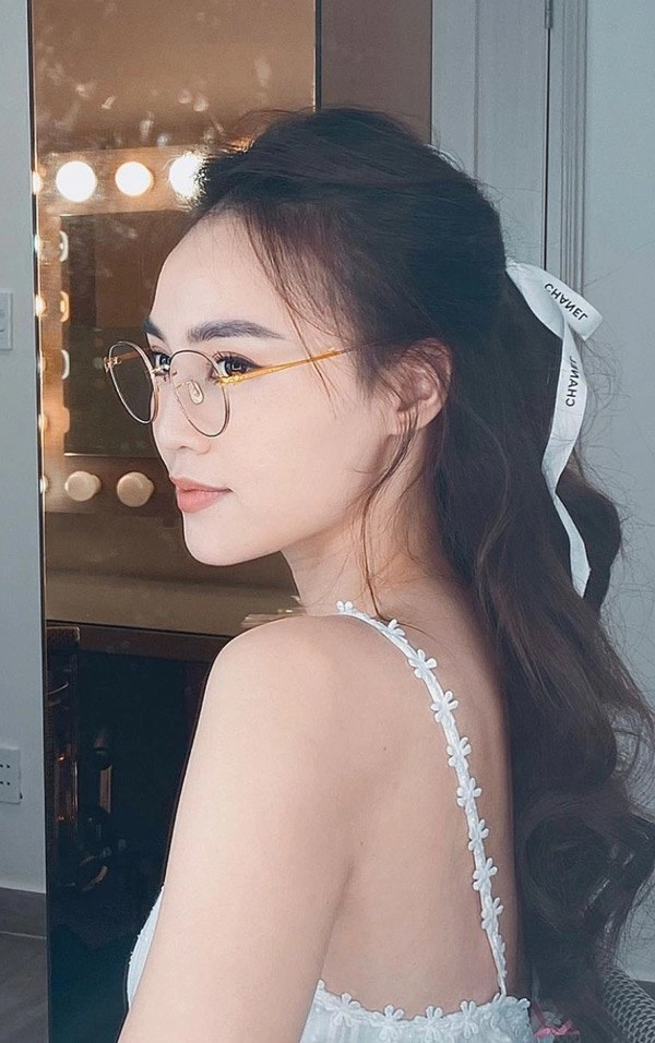 Làm điệu bằng phụ kiện của cháu gái nhan sắc lan ngọc sẽ ra sao - 8