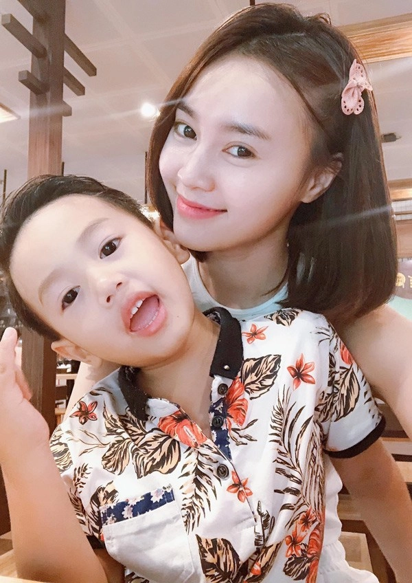 Làm điệu bằng phụ kiện của cháu gái nhan sắc lan ngọc sẽ ra sao - 9