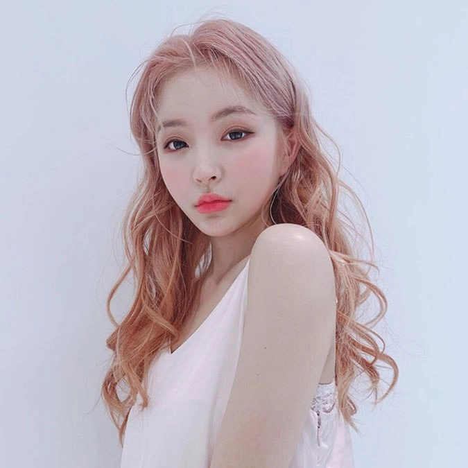 Làm mới bản thân mùa hè này nàng không nên bỏ qua những màu tóc nâu hồng đầy ấn tượng - 5