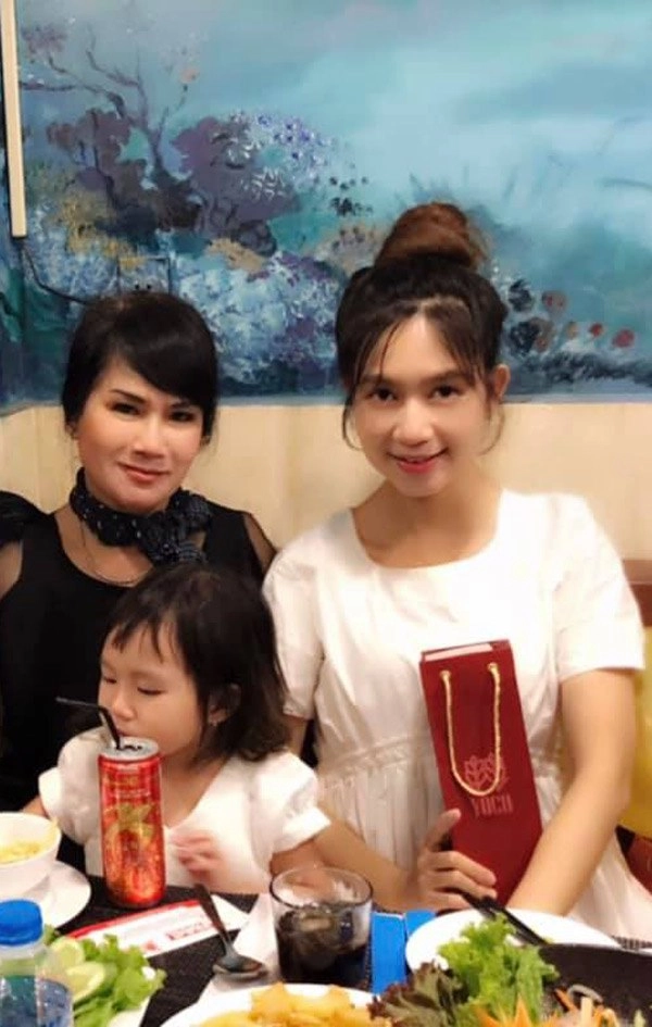 Mẹ vợ của lý hải 63 tuổi vẫn trẻ đẹp và đẳng cấp không kém con gái - 5