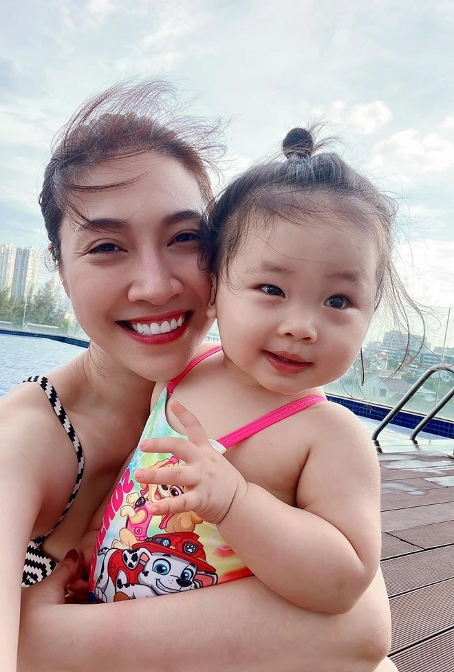 Pha lê tức giận vì giúp việc lơ là khiến con gái suýt gặp nguy hiểm - 1