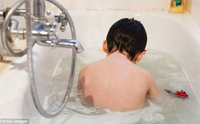 Pha lê tức giận vì giúp việc lơ là khiến con gái suýt gặp nguy hiểm - 5