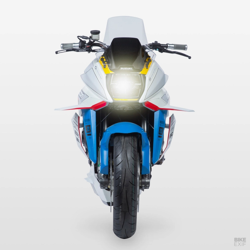 Suzuki katana 1000r độ ấn tượng theo phong cách thập niên 80 - 1