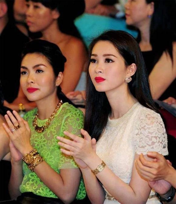 Xuất thân hào môn con gái tăng thanh hà đặng thu thảo mặc cùng một bộ đồ giá mềm - 1