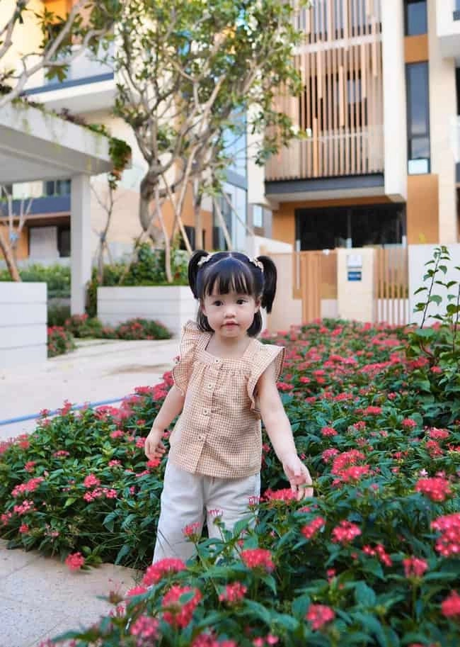 Xuất thân hào môn con gái tăng thanh hà đặng thu thảo mặc cùng một bộ đồ giá mềm - 9